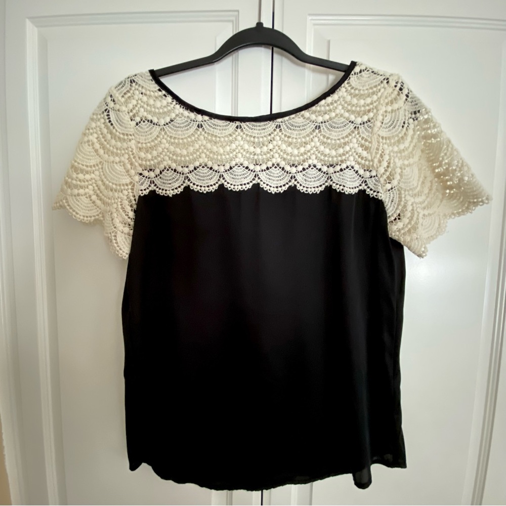 LC Lauren Conrad - Short Sleeve Top - Black w/ Ivory Crochet Neckline - Medium
